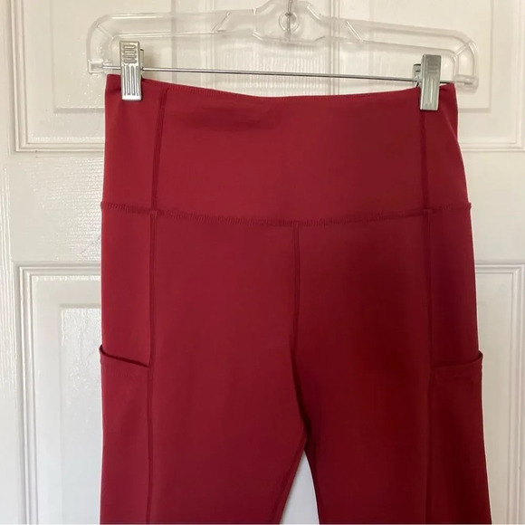 ZYIA Merlot Pocket Reflective Light n Luxe 7/8 leggings Size 6-8 - Picture 3 of 5